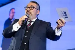 شوکه کننده: رئیس فدراسیون جهانی والیبال در قلب مبارزه با دوپینگ؛ آیا پای والیبال به رسوایی باز می‌شود؟