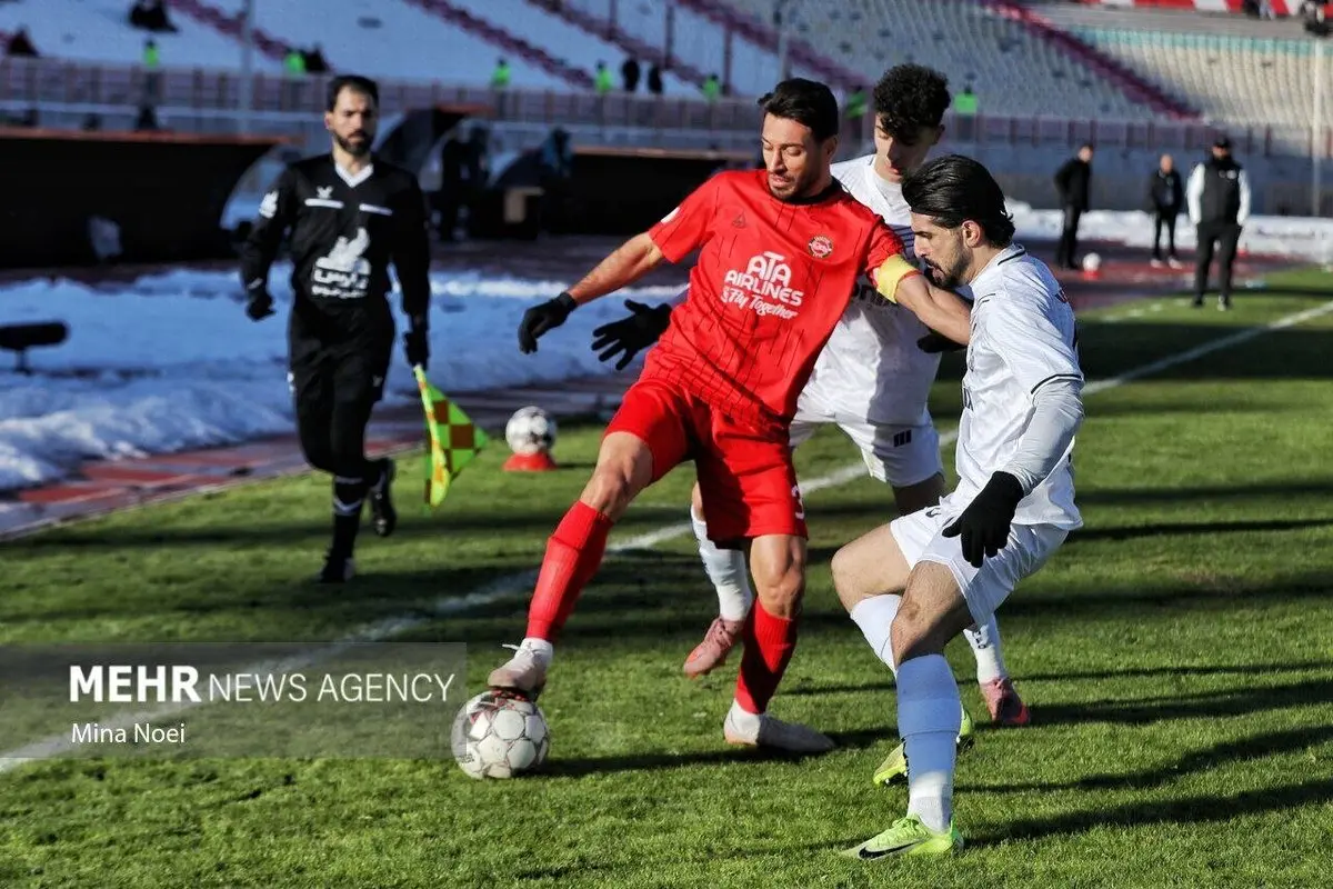 سقوط تراکتور در جاده لغزنده؛ امتیاز شیرین قوی انزلی بوی خون می‌دهد؟!