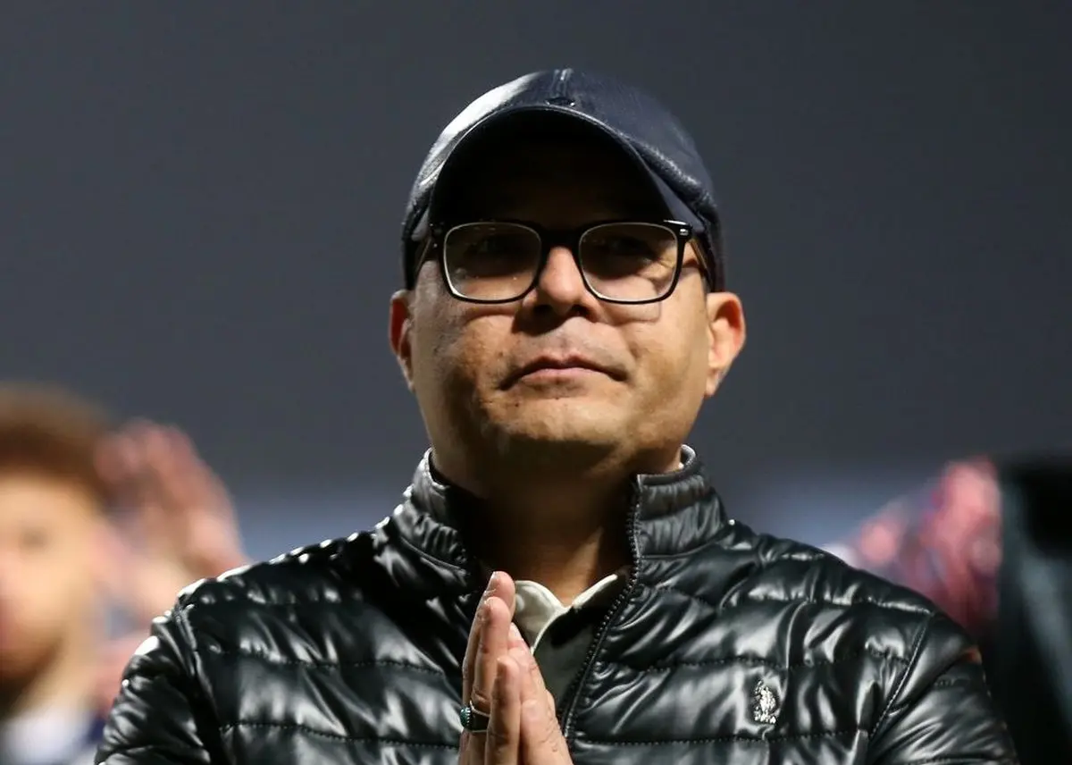 شوکه‌کننده: سرمربی تراکتور با آیدی کارت روی سکو! پشت پرده این اتفاق چیست؟ (عکس)