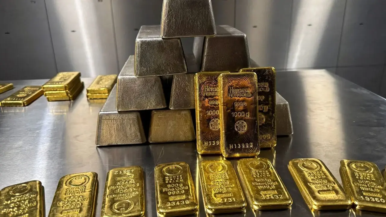 طلا در آستانه شکاندن مرز روانی ۵۰۰۰ دلار! قیمت هر اونس به ۴۹۸۸ دلار رسید