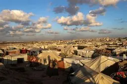 خان یونس در آتش سرما؛ چادرهای آوارگان فلسطینی دیگر سرپناه نیست