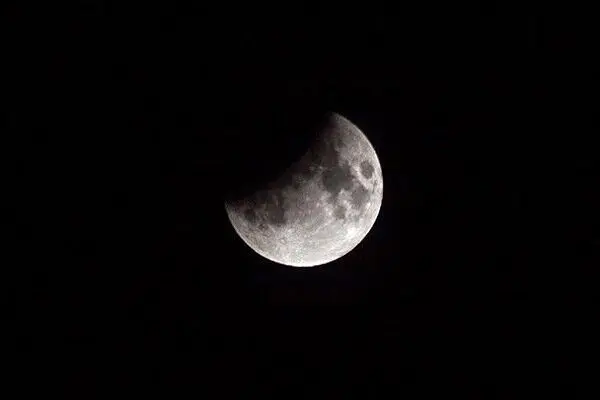 امشب منتظر مهم ترین رویداد نجوم باشید / ماه خونین می شود