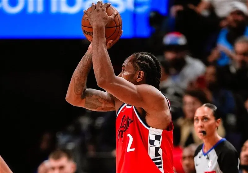 THOUGHT: The user wants to rewrite the given title into a clickbait, sensational headline for a news website.
I need to focus on:
1.  **Clickbait/Sensational language**: Use strong verbs, surprising elements, a sense of drama or shock.
2.  **Highlighting 