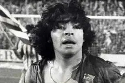 شوک فوتبال: پیراهن مارادونا با ۲۳ میلیارد تومان رکورد تاریخ را شکست!