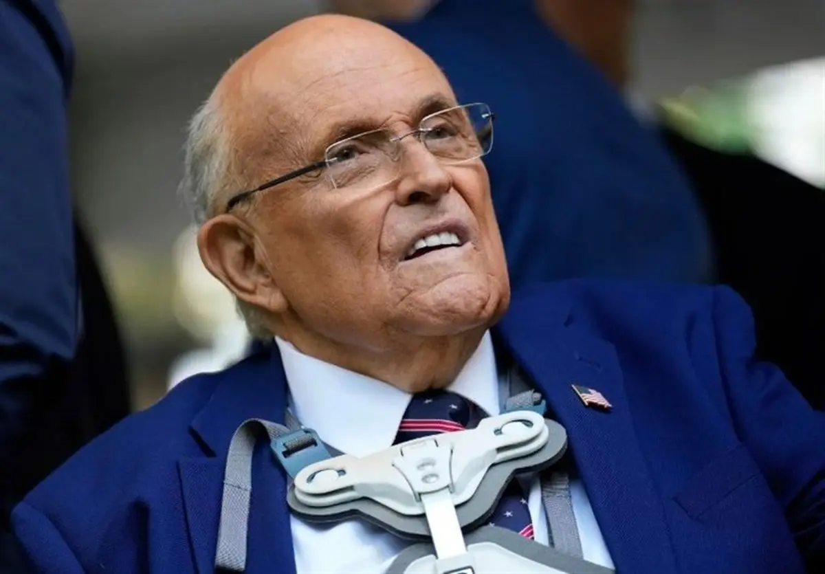 ترامپ چه کسی را بخشید؟ جولیانی به کدام جرم تبرئه شد؟