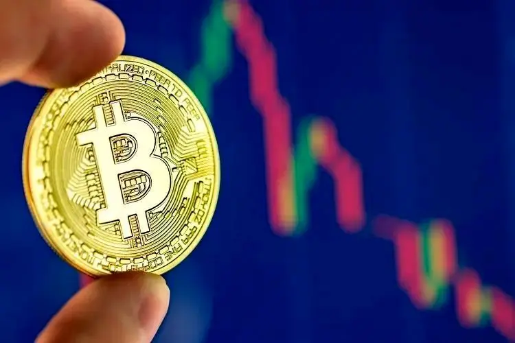 بیت کوین در آستانه سقوط آزاد! ۱۰ آذر ۱۴۰۴؛ پیش‌بینی‌های وحشتناک درباره آینده قیمت