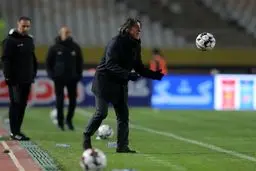 بیانی آتشین: ساپینتو حواسش کجاست؟ استقلال در دریای حواشی غرق می‌شود!