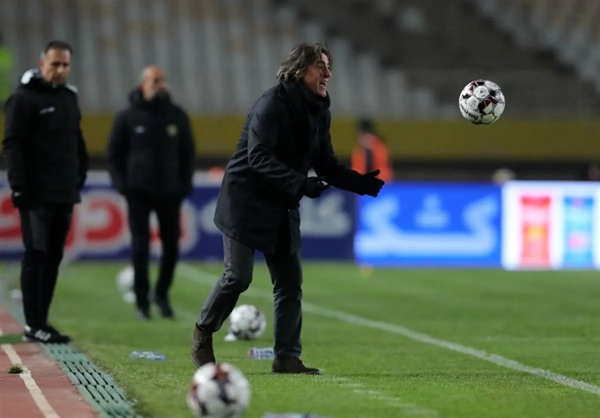 بیانی آتشین: ساپینتو حواسش کجاست؟ استقلال در دریای حواشی غرق می‌شود!