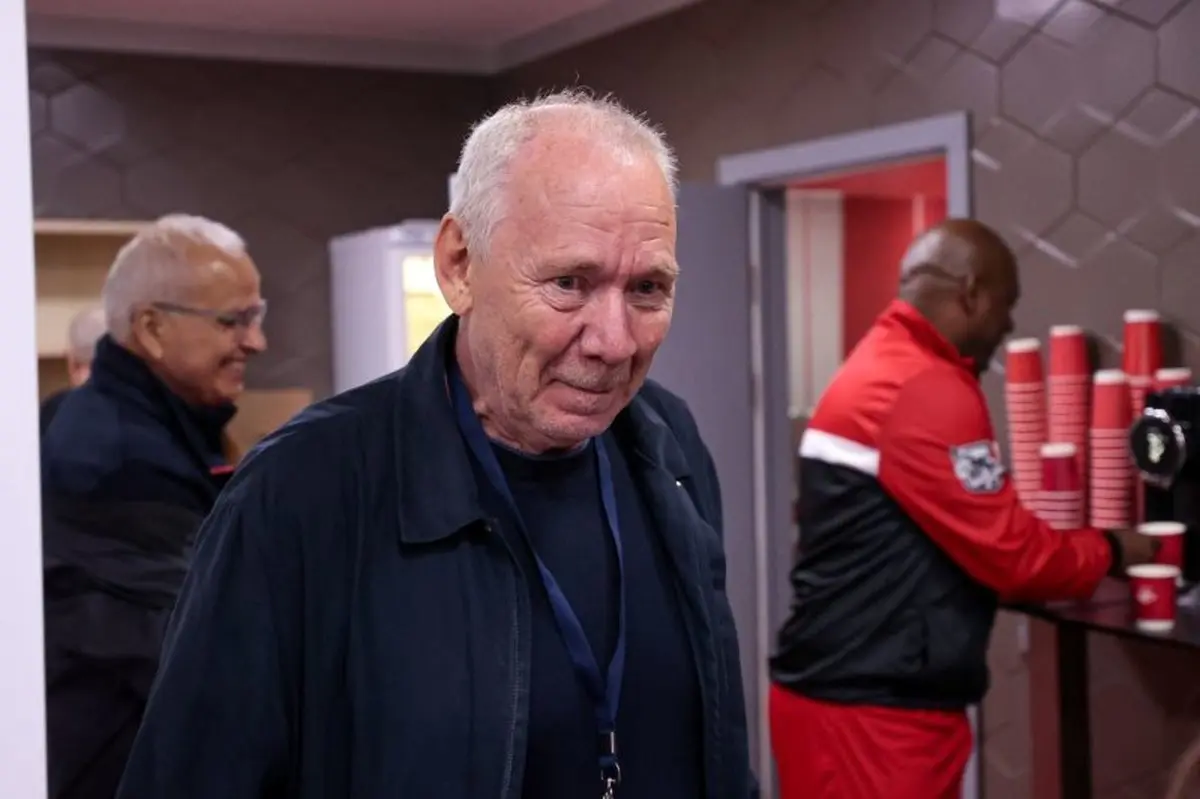 راز تاریک فوتبال ایران فاش شد: مربی سرشناس اعتراف کرد در هر بازی یک پاکت سیگار می‌کشید!