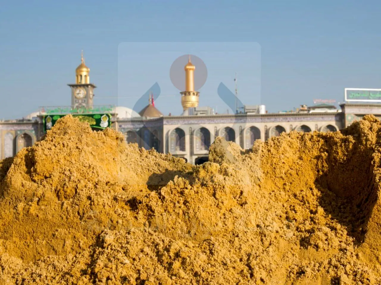 نمایان شدن شن زرد در نزدیکی حرم امام حسین (ع) / این همان شن صحرای کربلا است که واقعه کربلا در آن رخ داد