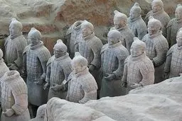 چرا آرامگاه ۲۲۰۰ ساله نخستین امپراتور چین مهر و موم است؟