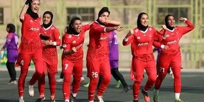 قمری: جو پرسپولیس صمیمی و حرفه‌ای است؛ با تمرکز موفق می‌شویم! 