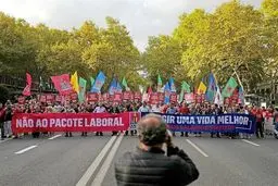 زلزله اعتراضی در پرتغال: کارگران علیه اصلاحات بازار کار دولت به خیابان‌ها ریختند!