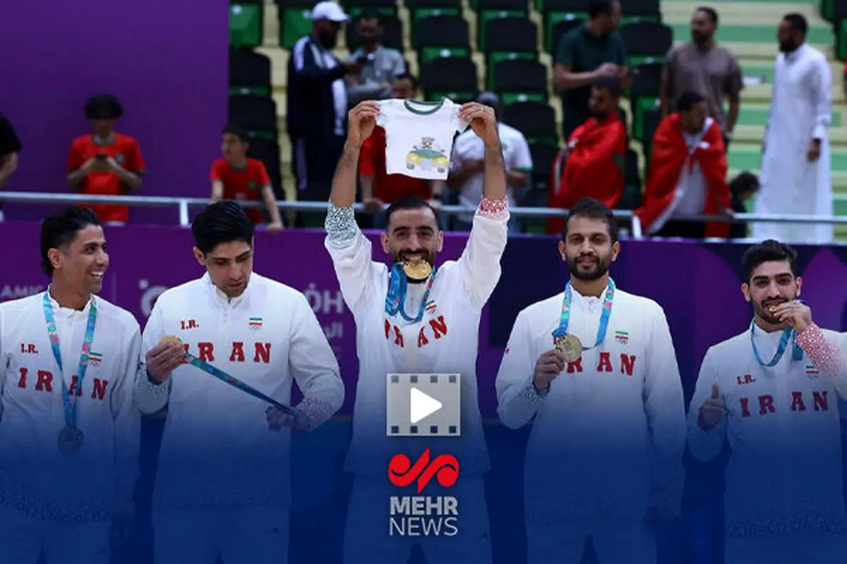 افشاگری تکان‌دهنده: احمدعباسی با لباس پسرش، جشن طلایی را برگزار کرد!