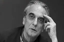 فقط یک تاج گل!/ غیبت عجیب مدیران فرهنگی در وداع با همایون ارشادی