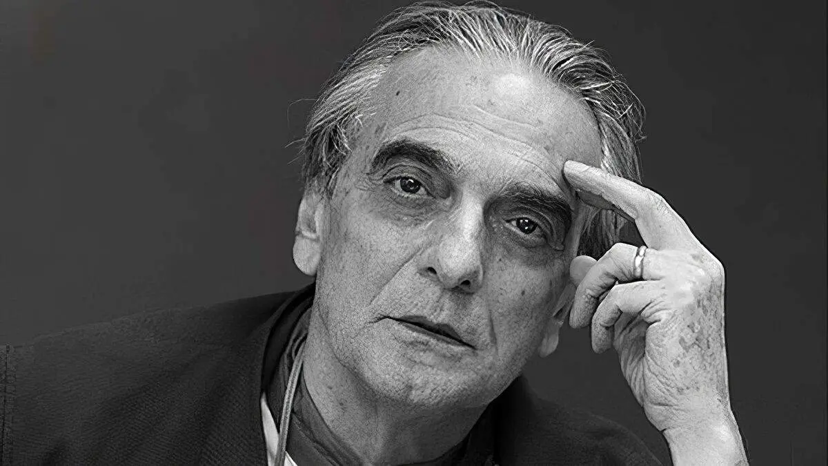 فقط یک تاج گل!/ غیبت عجیب مدیران فرهنگی در وداع با همایون ارشادی