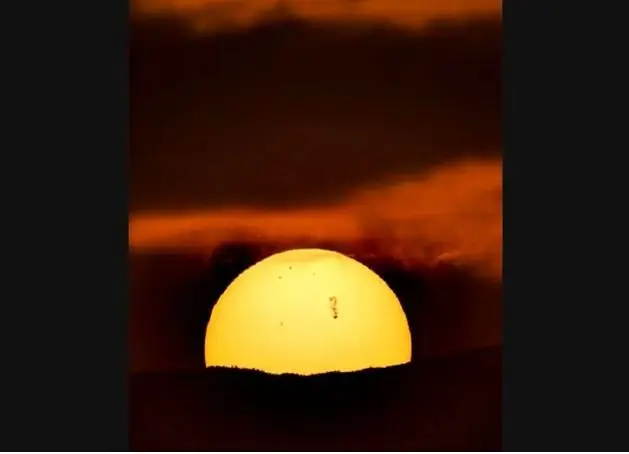 عکس روز ناسا از یک لکه عجیب روی خورشید