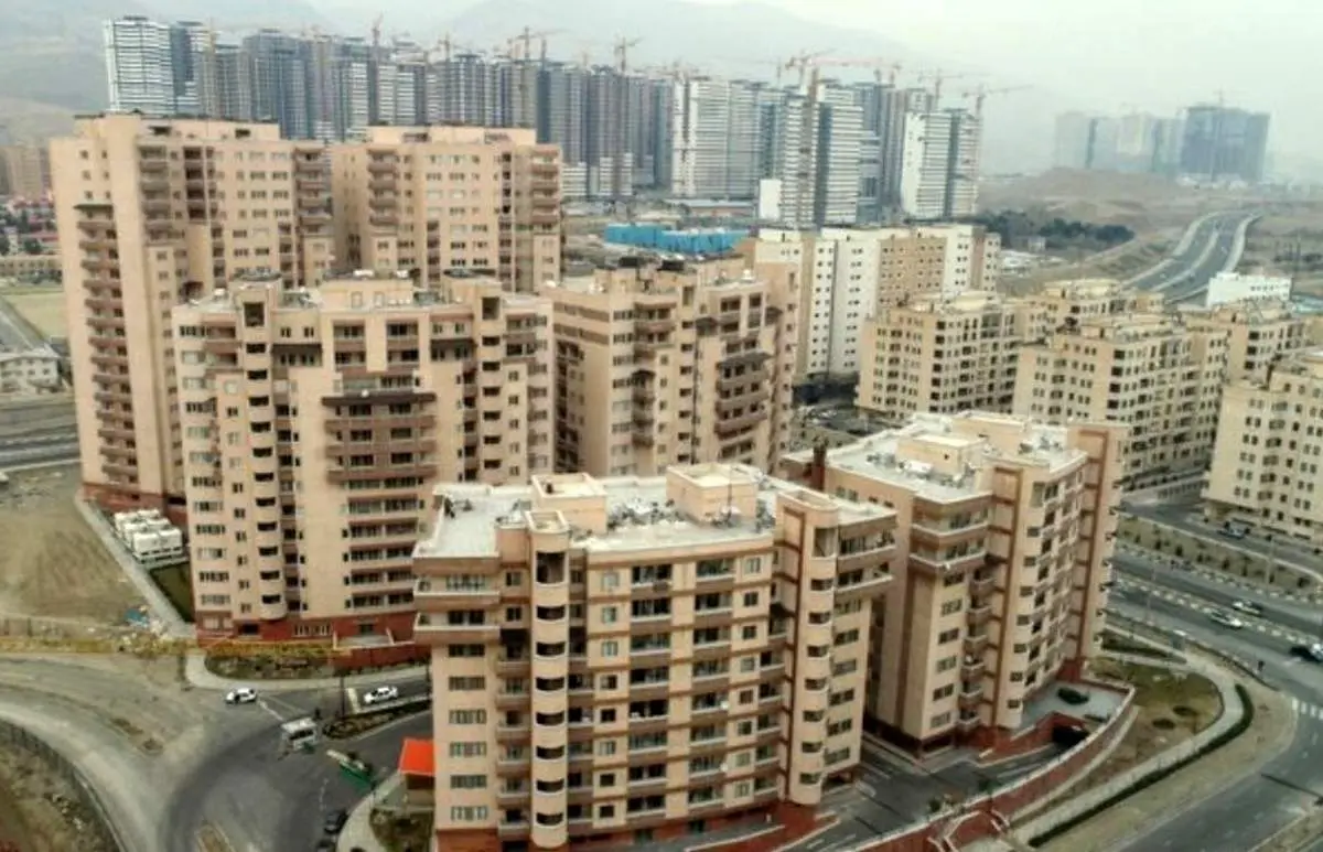 مسکن در سراشیبی مرگبار: حباب ترکید، خانه‌ها روی دست سازندگان ماند! معاملات خرید و فروش در شش ماهه اول امسال رکورد زد! سازندگان، پروژه نیمه کاره را بر نفع خود ترجیح می‌دهند!