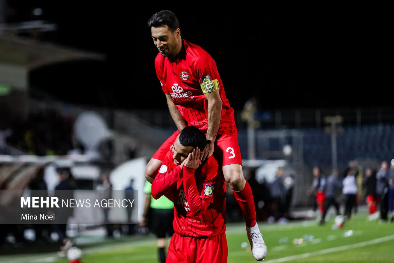 نبرد غیرمستقیم ستاره‌های پرسپولیس و تراکتور برای دلِ قلعه‌نویی: چه کسی گوی سبقت را می‌رباید؟