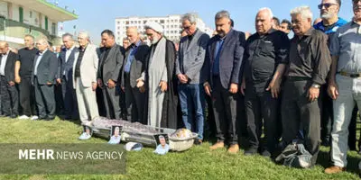 پیکر اکبر کارگرجم در میان اشک و حسرت؛ تصاویر دیده نشده از تشییع