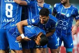 دربی با غوغا آغاز شد: استقلال صدرنشین شد، طلسم گل‌محمدی شکست!