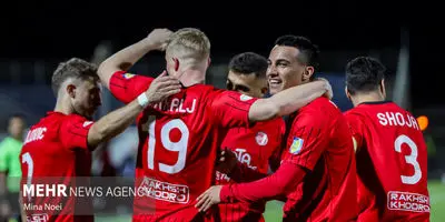 سردار آزمون با عصا به اردوی تیم ملی رفت