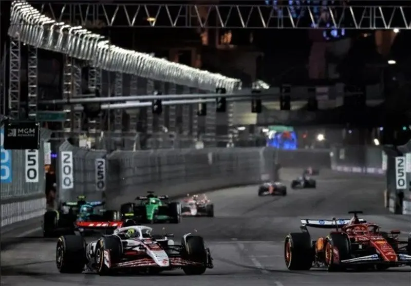 برخورد آتشین مک‌لارن و ردبول در پایتخت قمار جهان: نبردی که نفس‌ها را حبس کرد