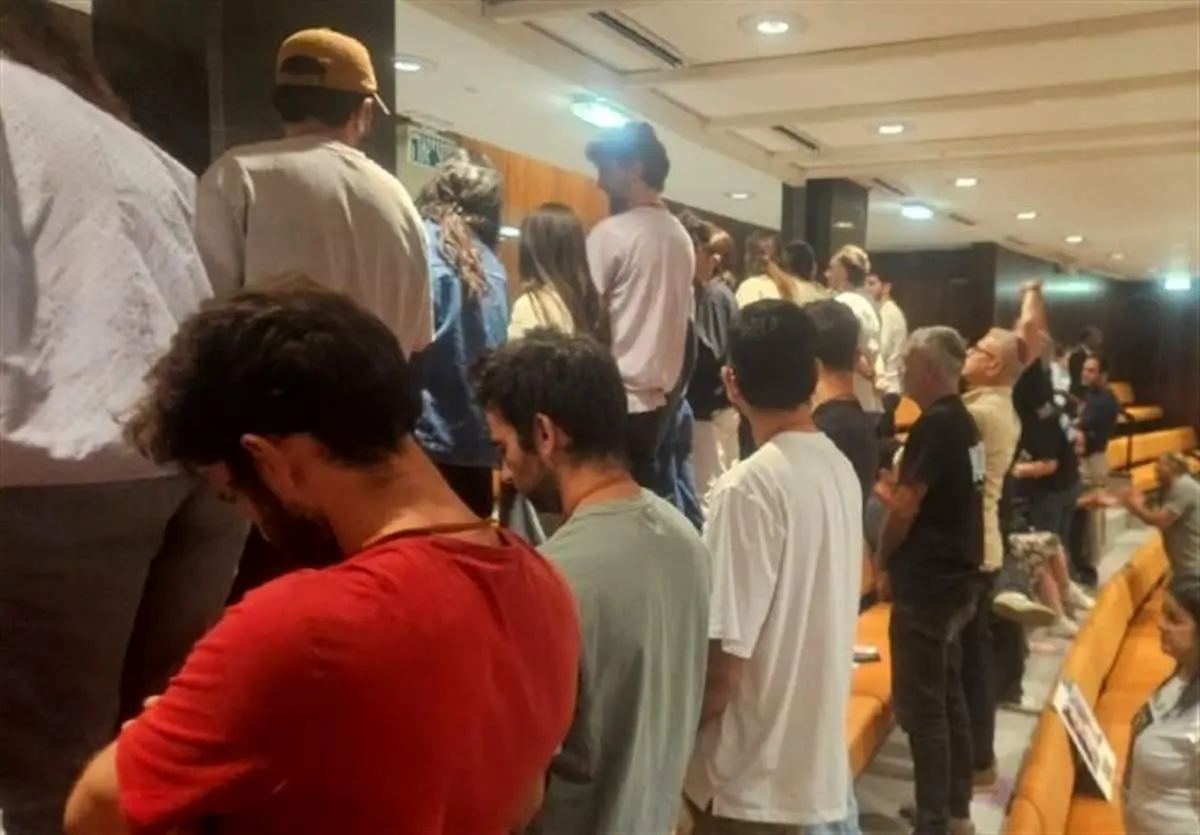 نتانیاهو در کنست تنها ماند: معترضان پشت به او کردند! 