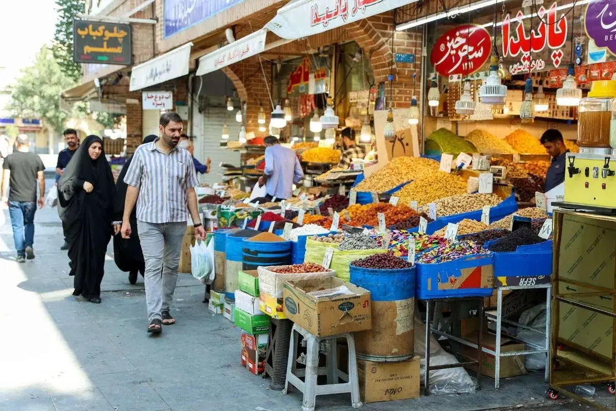 اقتصاد ایران در آستانه فروپاشی: چه بلایی بر سر مردم می‌آید؟