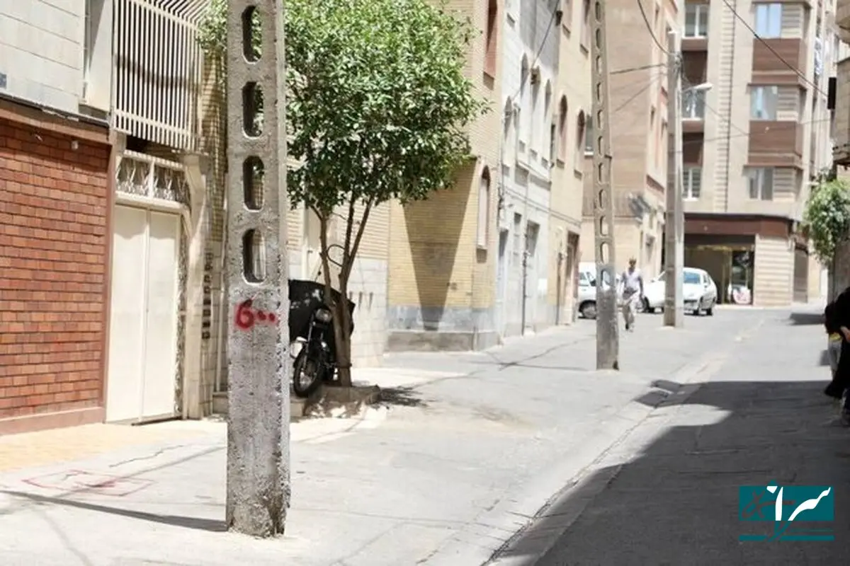 تیرهای چراغ برق مزاحم در تهران جابه‌جا می‌شوند