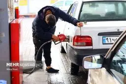 شوک به بازار سوخت: عرضه ۳۰۰ هزار لیتری بنزین سوپر در بورس انرژی، آیا پای دلالان در میان است؟