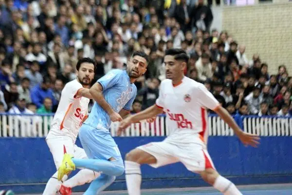 گیتی‌پسند در اصفهان شکست خورد اما صدر جدول را از دست نداد؛ گهر حریف دست و پا بسته نبود!