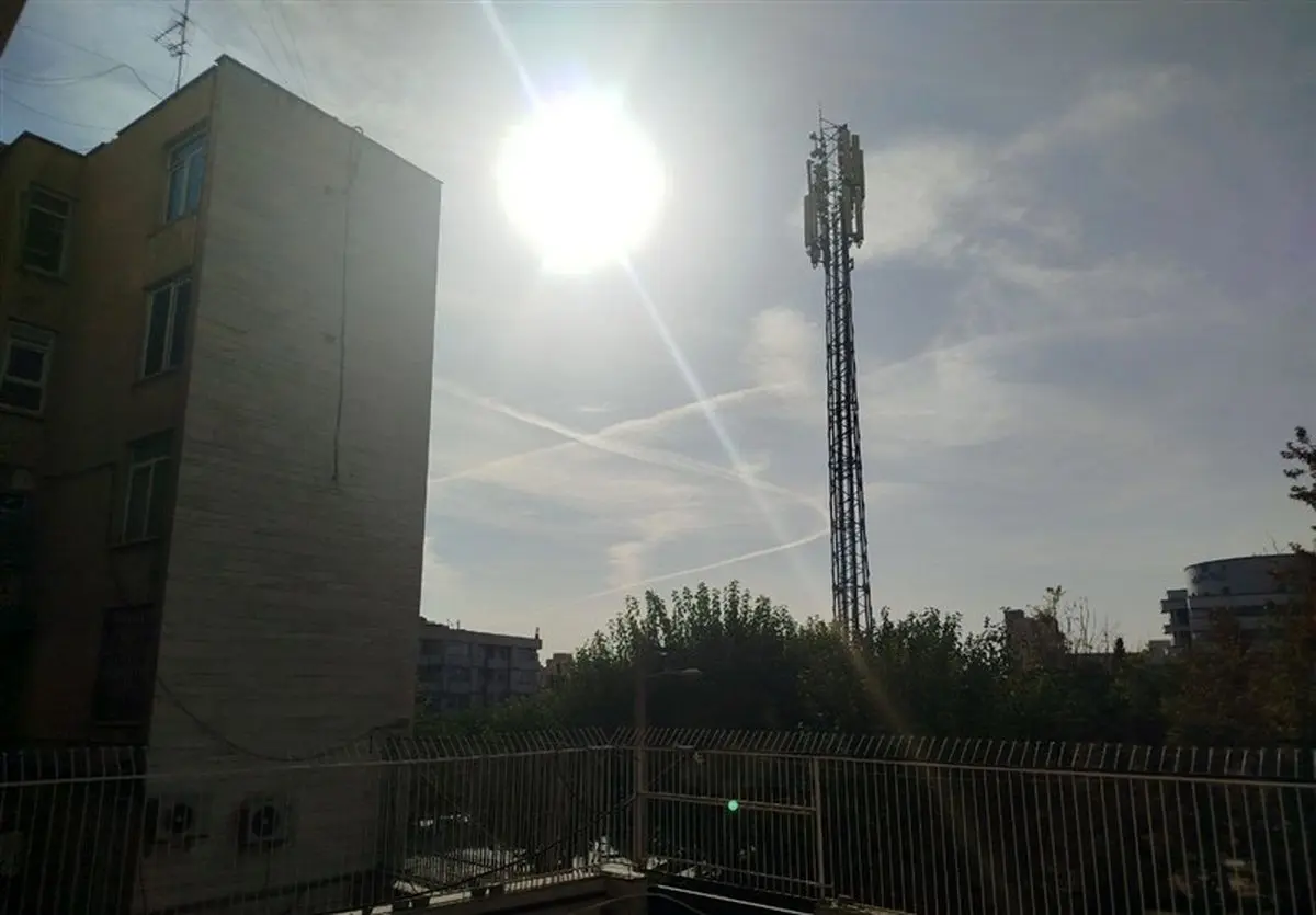 ماجرای عجیب خطوط سفید در آسمان پایتخت 