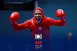 واکنش عجیب سهیلا منصوریان حین دریافت مدال قهرمانی: سلام نظامی یا ادای احترام؟