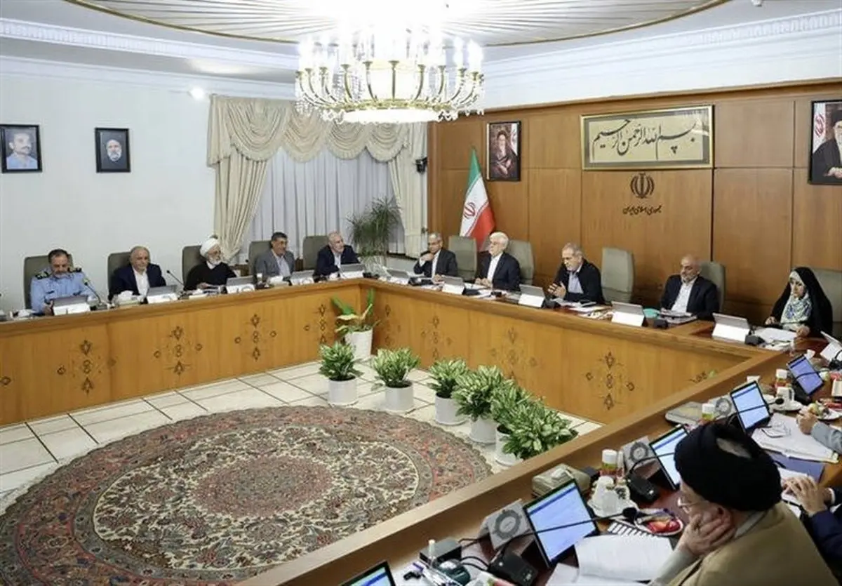 شوک ۷۰۰ همتی دولت: آیا صنایع از باتلاق بحران ارز نجات پیدا می‌کنند؟