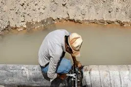 آب‌دزدی در روز روشن 