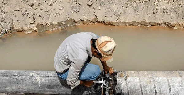 آب‌دزدی در روز روشن 