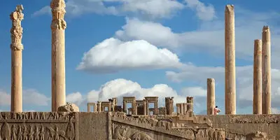 تخت جمشید، عامل برکناری مقام ارشد دولتی!