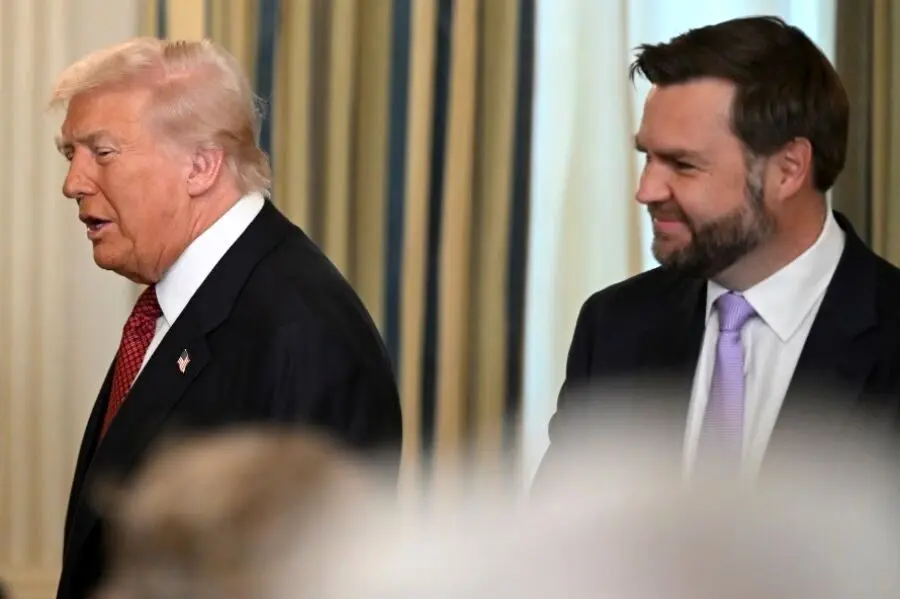 وندس رسماً وارد رقابت ۲۰۲۸ شد: سال آینده تعیین تکلیف با ترامپ