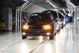 خصوصی‌سازی ایران‌خودرو: خیانت آشکار یا نجات اقتصادی؟ مخالفان بخوانند!