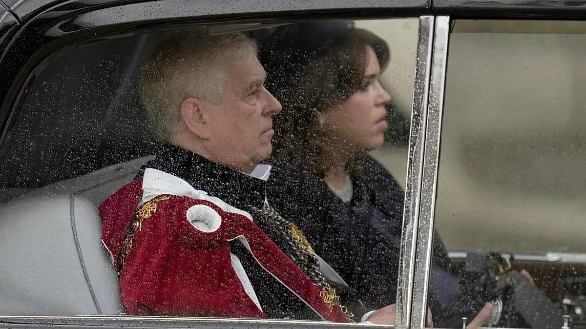 رسوایی در کاخ باکینگهام: شاه، برادرش را غافلگیر کرد!