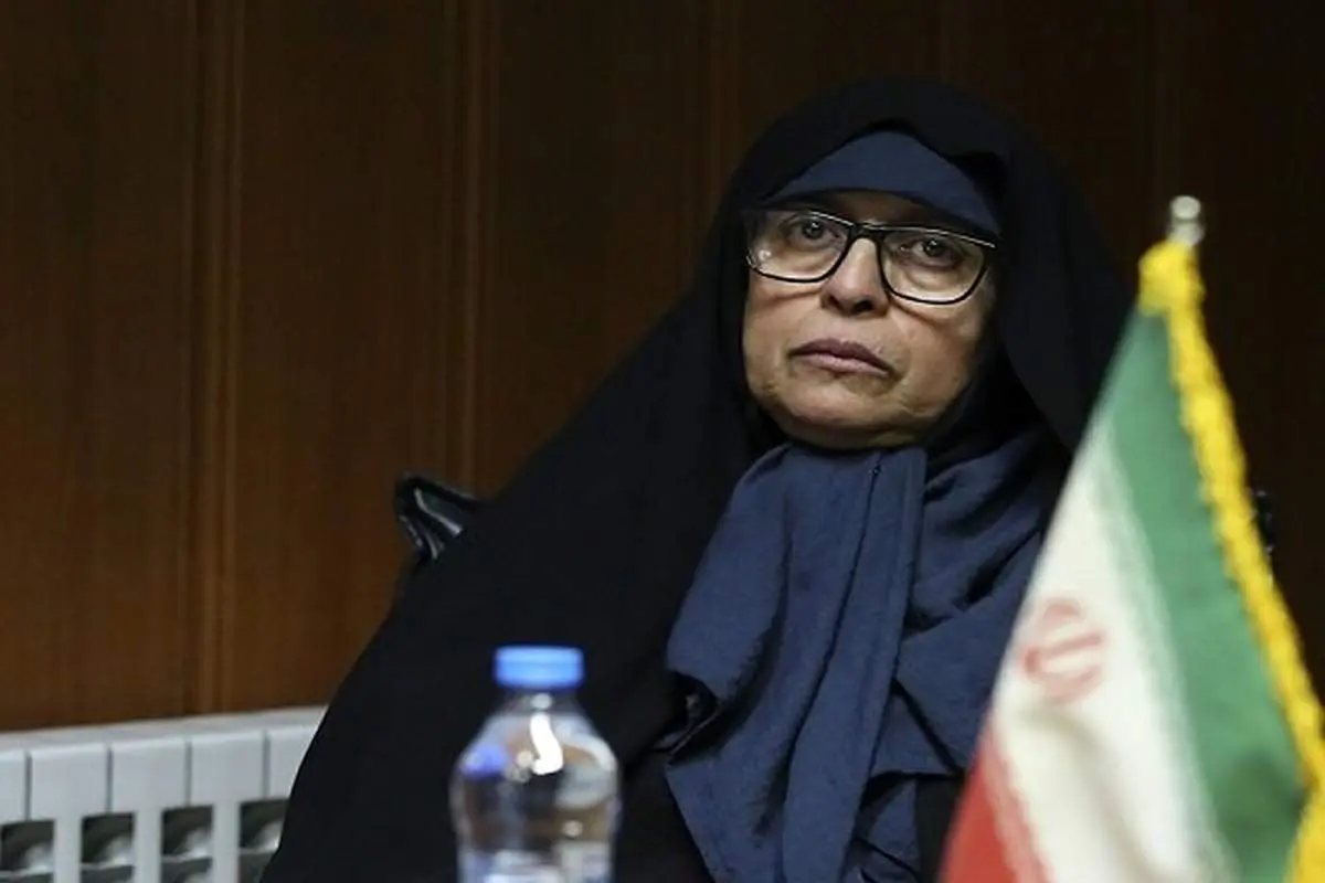 حضور ناگهانی فرهادی زاد در میان تماشاگران والیبال بانوان: چه خبر است؟